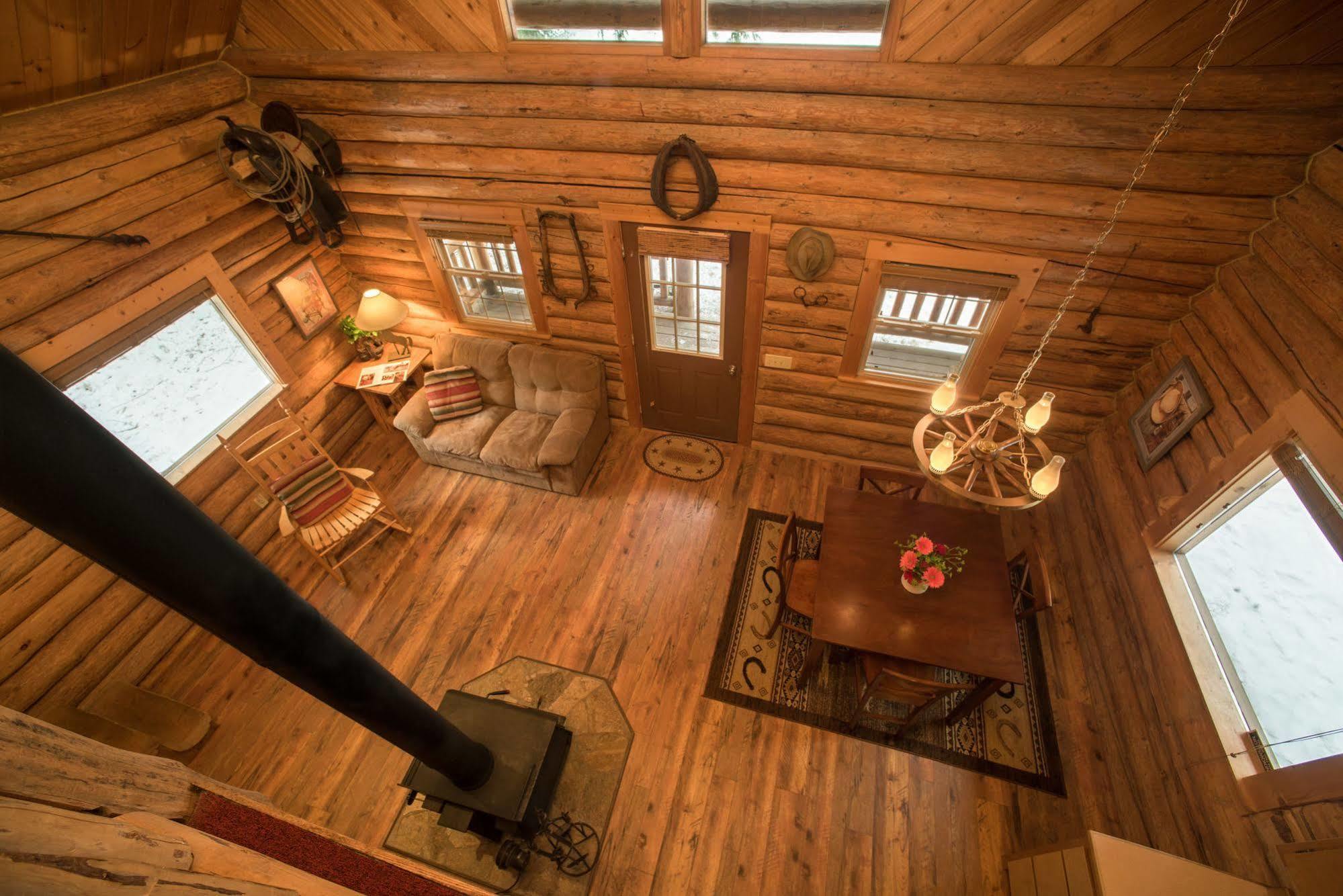 Western Pleasure Guest Ranch แซนด์พอยต์ ภายนอก รูปภาพ